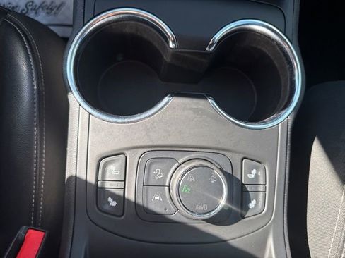 Used 2024 GMC Terrain SLT image 33