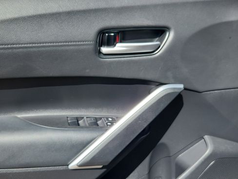 Used 2022 Toyota Corolla Cross XLE w/ Convenience Package image 6