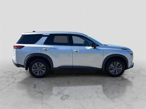 Certified 2023 Nissan Pathfinder S image 3
