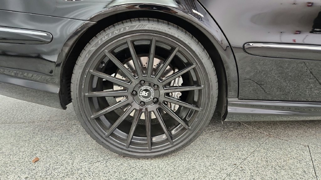 Used 2005 Mercedes-Benz E 55 AMG Sedan image 20