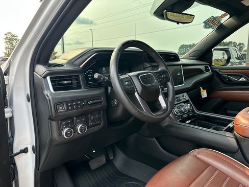 Used 2023 GMC Yukon XL Denali Ultimate image 8