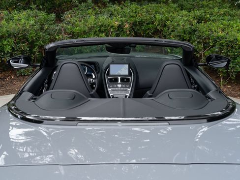 Used 2022 Aston Martin DB11 Volante RWD image 9