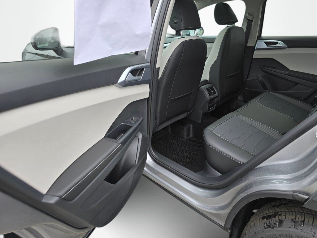 New 2026 Volkswagen Taos SE AWD/4WD image 36