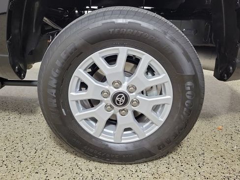 Used 2025 Toyota Tacoma SR5 AWD/4WD image 8