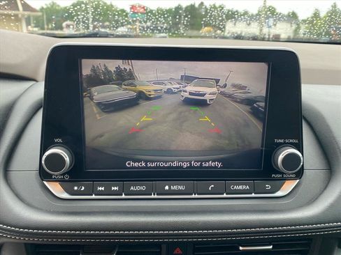 Used 2023 Nissan Rogue S AWD/4WD image 15