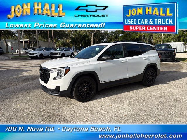 Used 2023 GMC Terrain SLE w/ Driver Convenience Package FWD image 2