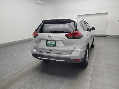 Used 2017 Nissan Rogue SV image 9