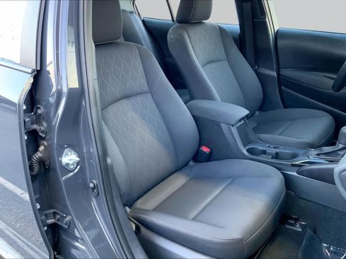 Used 2025 Toyota Corolla LE FWD image 8