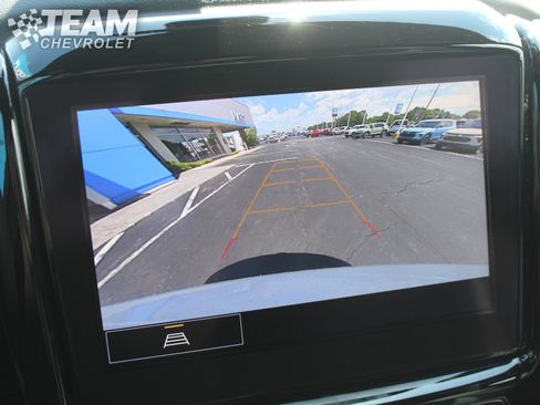 Used 2023 Chevrolet Traverse LT FWD image 17