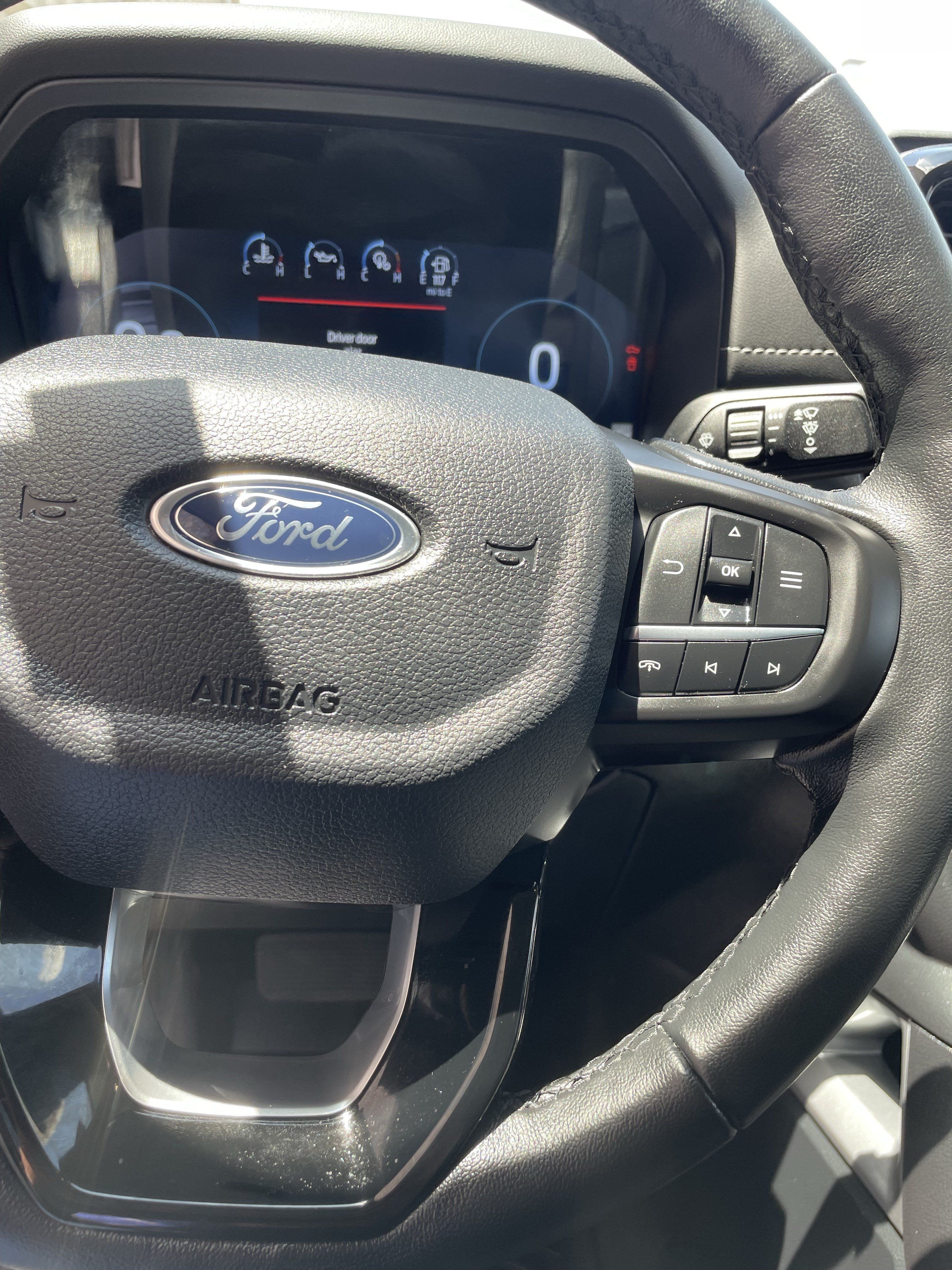 Used 2024 Ford Ranger Lariat w/ Trailer Tow Package RWD image 24