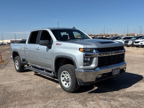 Used 2022 Chevrolet Silverado 2500 LT w/ Convenience Package image 6