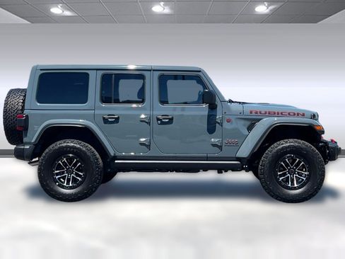 Used 2025 Jeep Wrangler Unlimited Rubicon AWD/4WD image 7