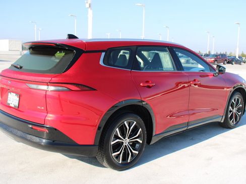 Used 2025 Toyota Crown Signia image 3