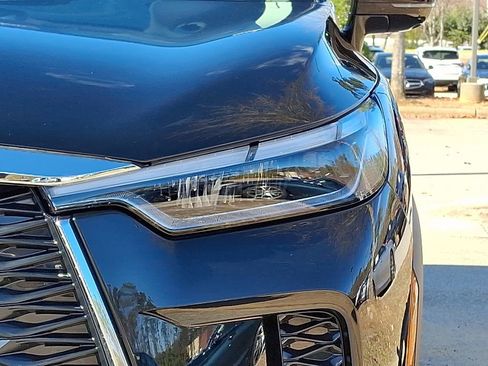 Used 2025 INFINITI QX60 Sensory w/ Vision Package image 9