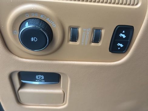 Used 2025 Jeep Grand Wagoneer Series III w/ Rear Seat Video Group 1 AWD/4WD image 26