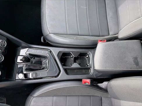 Used 2024 Volkswagen Taos SE image 15