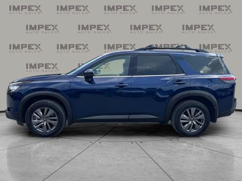 Used 2025 Nissan Pathfinder SV FWD image 2
