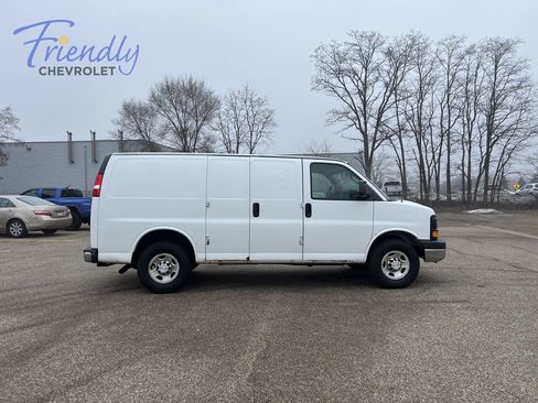Used 2016 Chevrolet Express 3500 RWD image 10