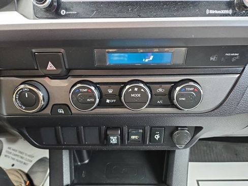 Used 2022 Toyota Tacoma TRD Off-Road AWD/4WD image 27
