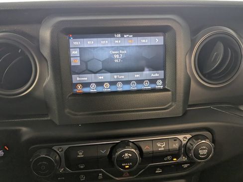 Used 2022 Jeep Wrangler Sport AWD/4WD image 19
