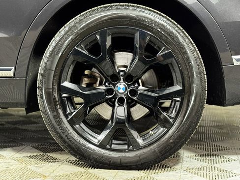 Used 2022 BMW X7 xDrive40i w/ Premium Package image 2
