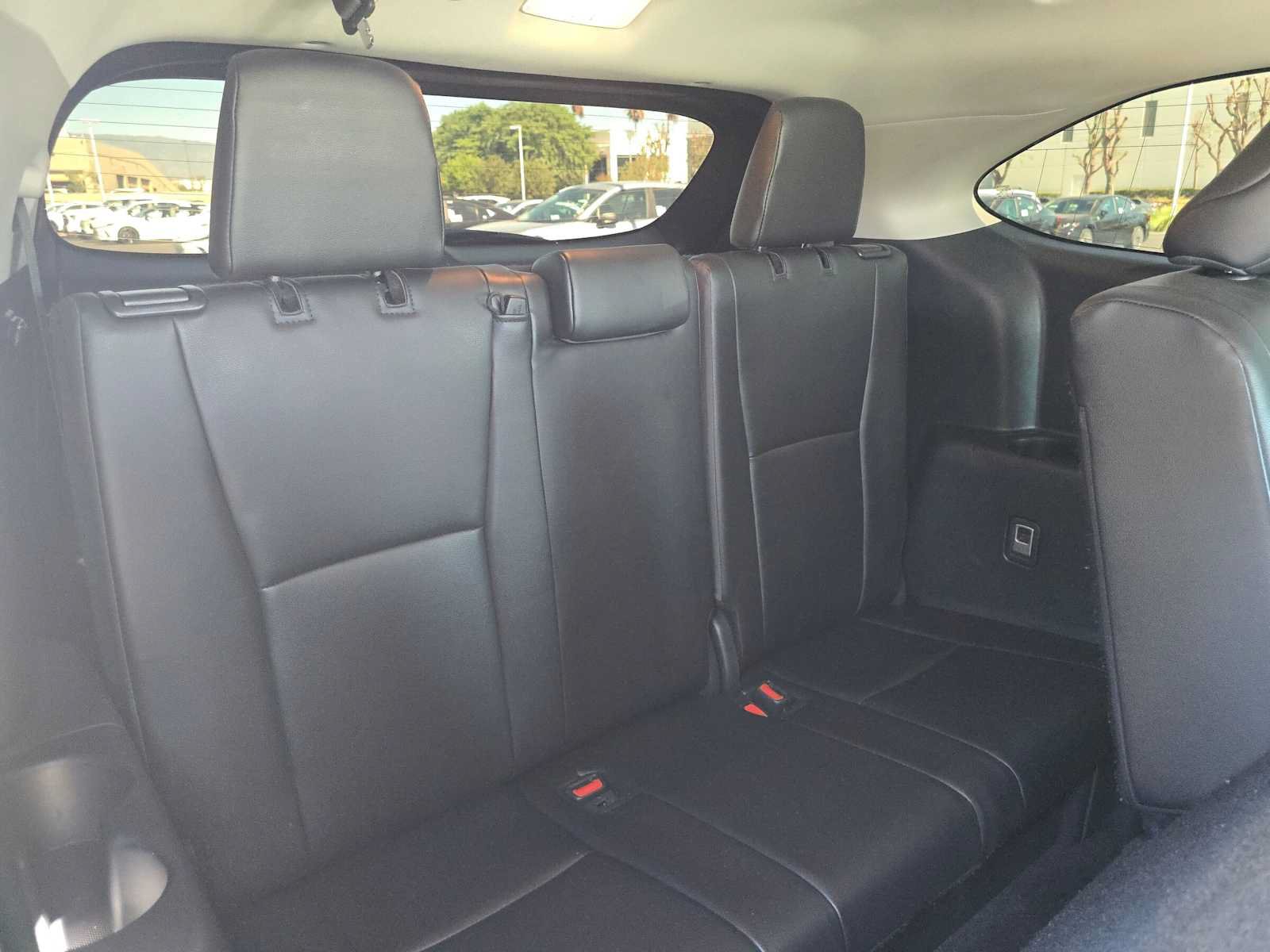 Used 2024 Toyota Highlander XLE FWD image 13