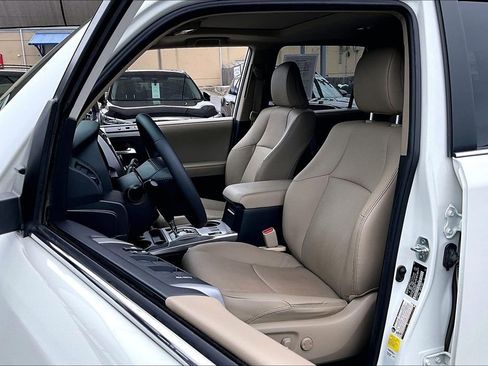 Used 2022 Toyota 4Runner Limited AWD/4WD image 36