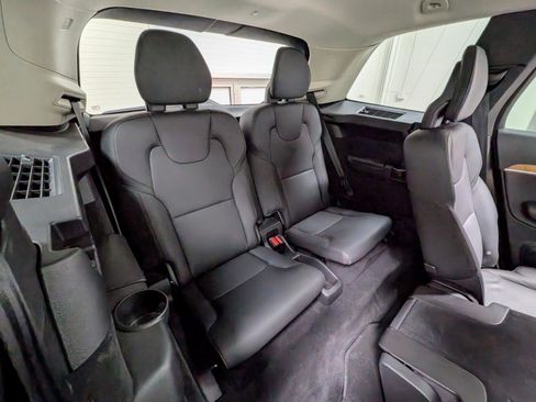 Used 2025 Volvo XC90 B6 Plus image 27