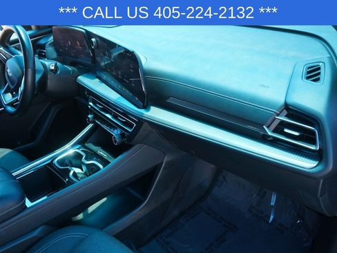 Used 2025 Chevrolet Traverse LT FWD image 22