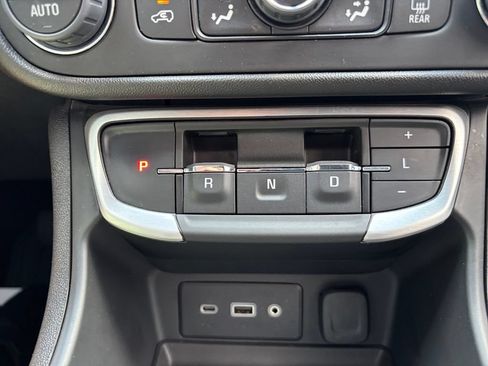 Used 2024 GMC Terrain SLE w/ Driver Convenience Package FWD image 28