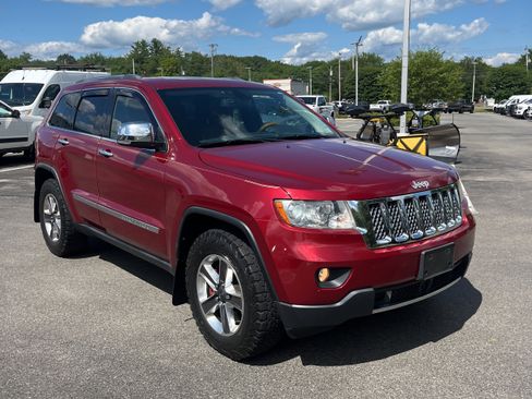 Used 2013 Jeep Grand Cherokee Overland w/ Advance Technology Group image 2