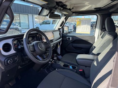 Used 2025 Jeep Wrangler Sport image 13