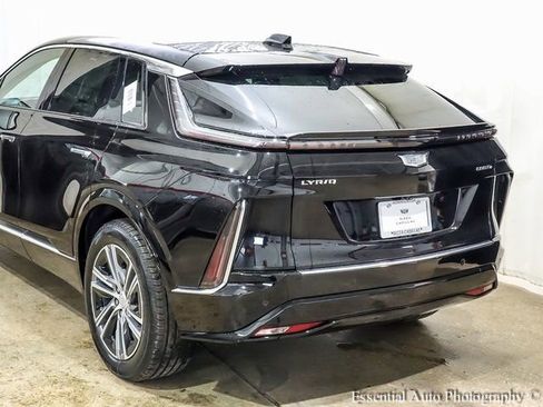 New 2026 Cadillac Lyriq Luxury w/ LPO, Floor Liner Package AWD/4WD image 6