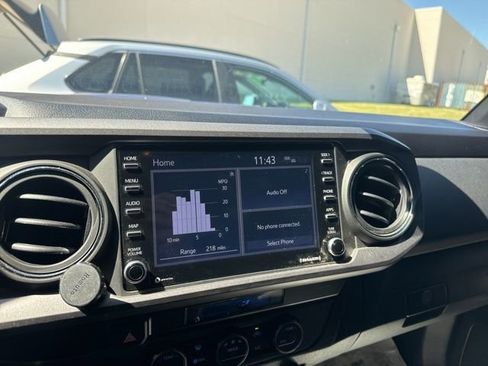 Used 2022 Toyota Tacoma TRD Sport w/ Technology Package image 9