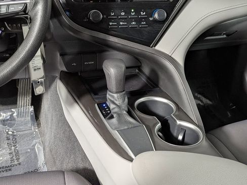 Certified 2021 Toyota Camry LE image 21