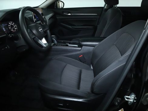 Used 2025 Nissan Altima 2.5 SV FWD image 18
