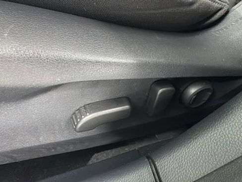 Used 2022 Subaru Outback Premium image 11