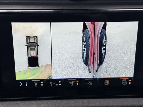 Used 2025 GMC Sierra 1500 AT4 AWD/4WD image 18