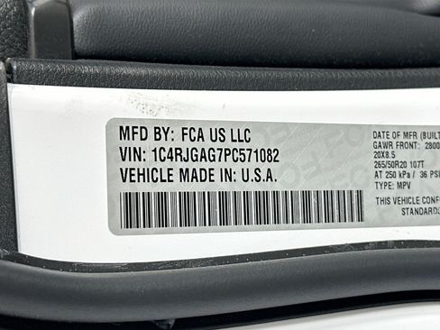 Used 2023 Jeep Grand Cherokee Altitude RWD image 30