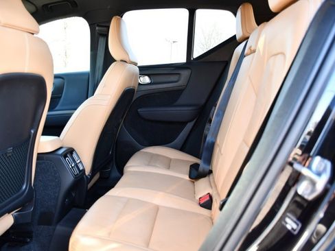 Used 2019 Volvo XC40 T5 Momentum image 15