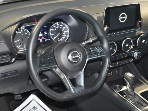 Used 2024 Nissan Sentra SV FWD image 2