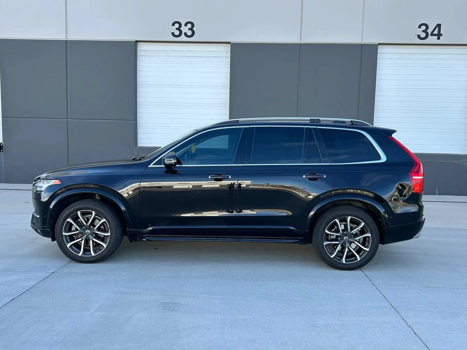Used 2016 Volvo XC90 T6 Momentum w/ Momentum Plus Package AWD/4WD image 2