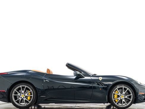 Used 2010 Ferrari California RWD image 2