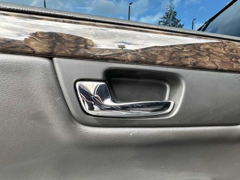 Used 2011 Cadillac DTS Limousine image 47