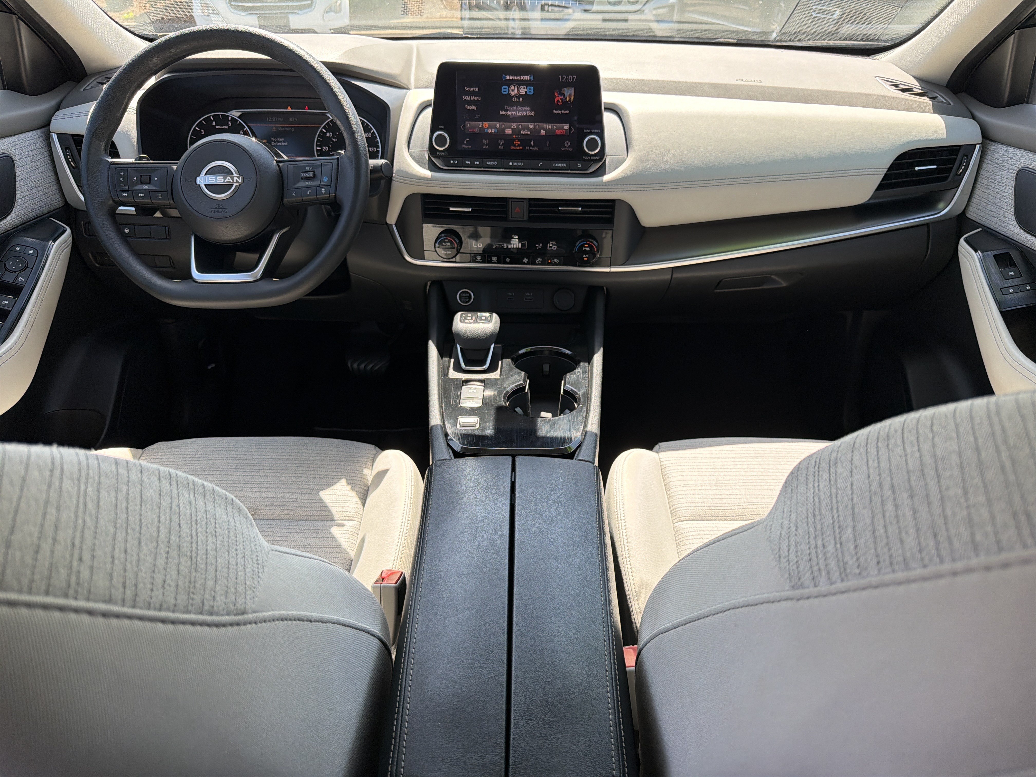 Used 2023 Nissan Rogue SV FWD image 4