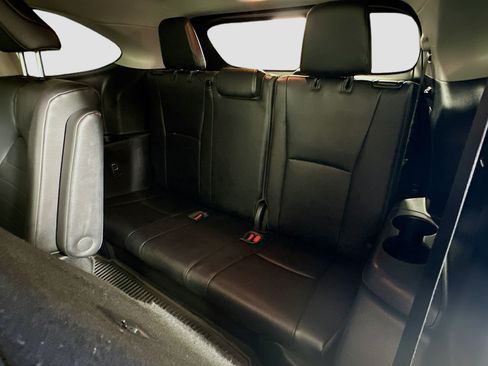 Used 2020 Toyota Highlander XLE FWD image 29
