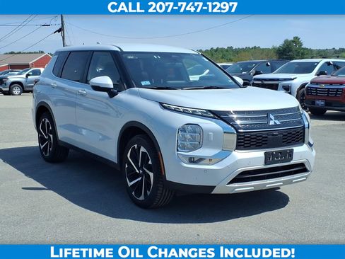 Used 2024 Mitsubishi Outlander SE Black Edition AWD/4WD image 3