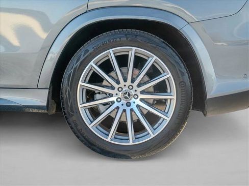 Used 2025 Mercedes-Benz GLS 450 4MATIC image 11