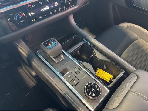 Used 2024 Nissan Pathfinder SV AWD/4WD image 28