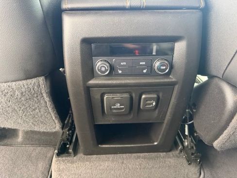 Used 2019 Chevrolet Traverse Premier w/ Driver Confidence II Package FWD image 19